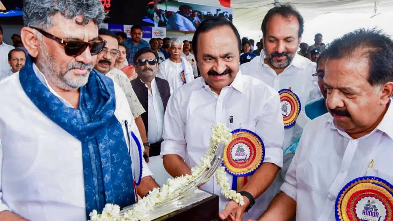 Congress Central Leadership Directs Karnataka Administration to Investigate Alleged Entrapment Operations Targeting Chief Ministers
