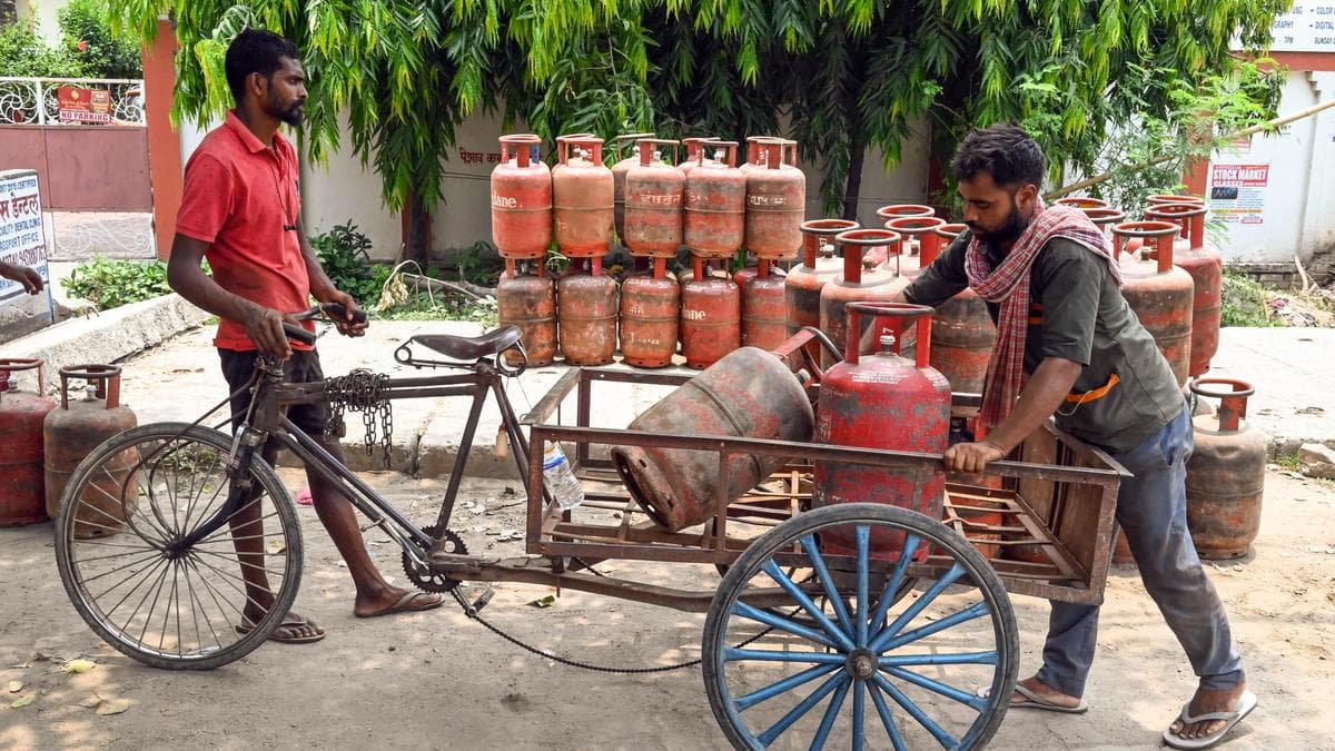 Major LPG Distributors Push for Dialogue Over Strike Action Ahead of Delhi Protest