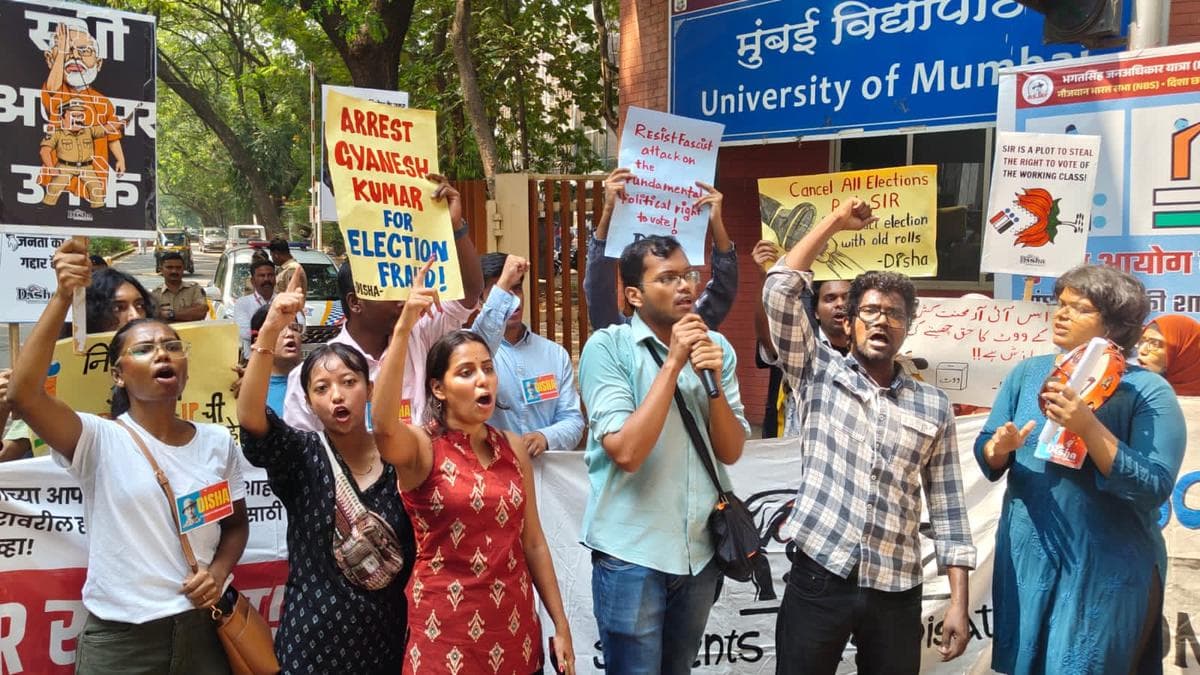 Mumbai University Students Stage Fierce Protest Demanding CEC Arrest Over Controversial Election Law
