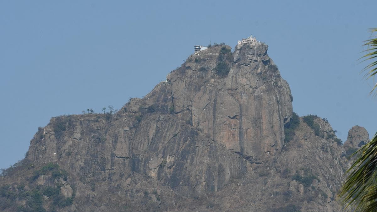 Tiruvannamalai Forest Authorities Restrict Parvathamalai Trekking Hours Amid Inclement Weather