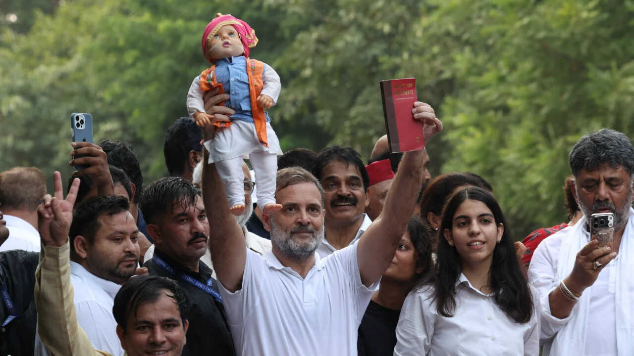 Rahul Gandhi Mocks Central Government Over Publicity for Upcoming Ramlila Maidan Rally