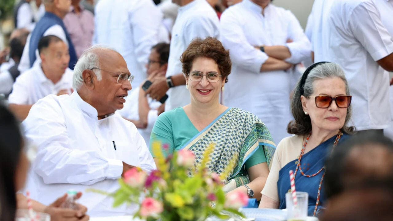 Congress Chief Kharge Summons MPs to Delhi Amid Escalating 'Vote Chori' Electoral Integrity Protests