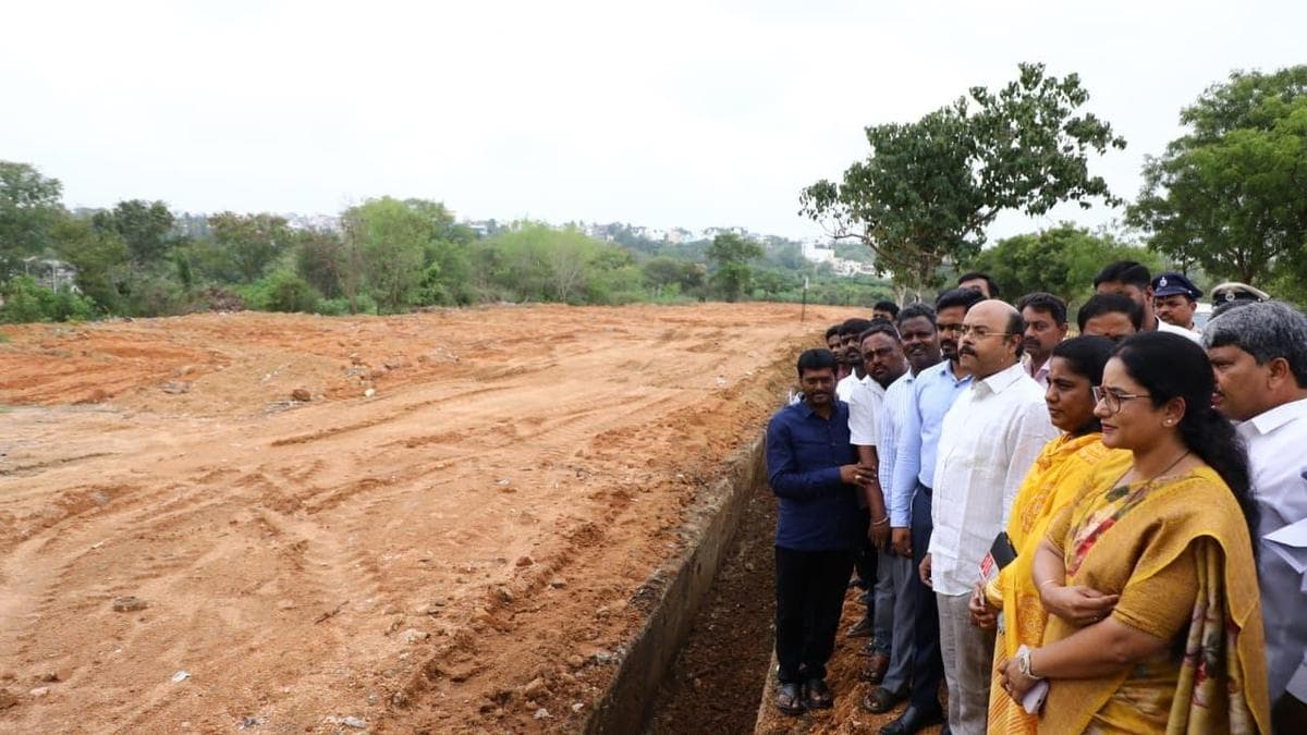 MLA Yathindra Inspects Lalithadripura Waste Clearance Operations Amid Municipal Push