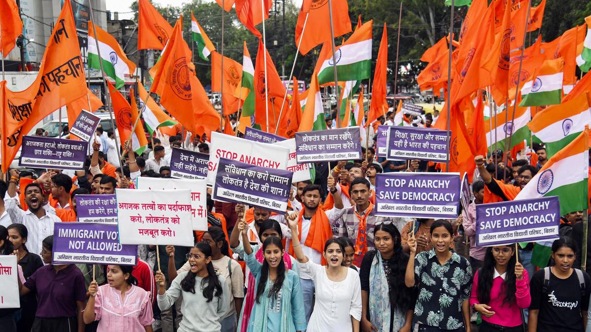 ABVP Protests in Patna Amid Intensifying SIR Controversy, Demanding Institutional Protection
