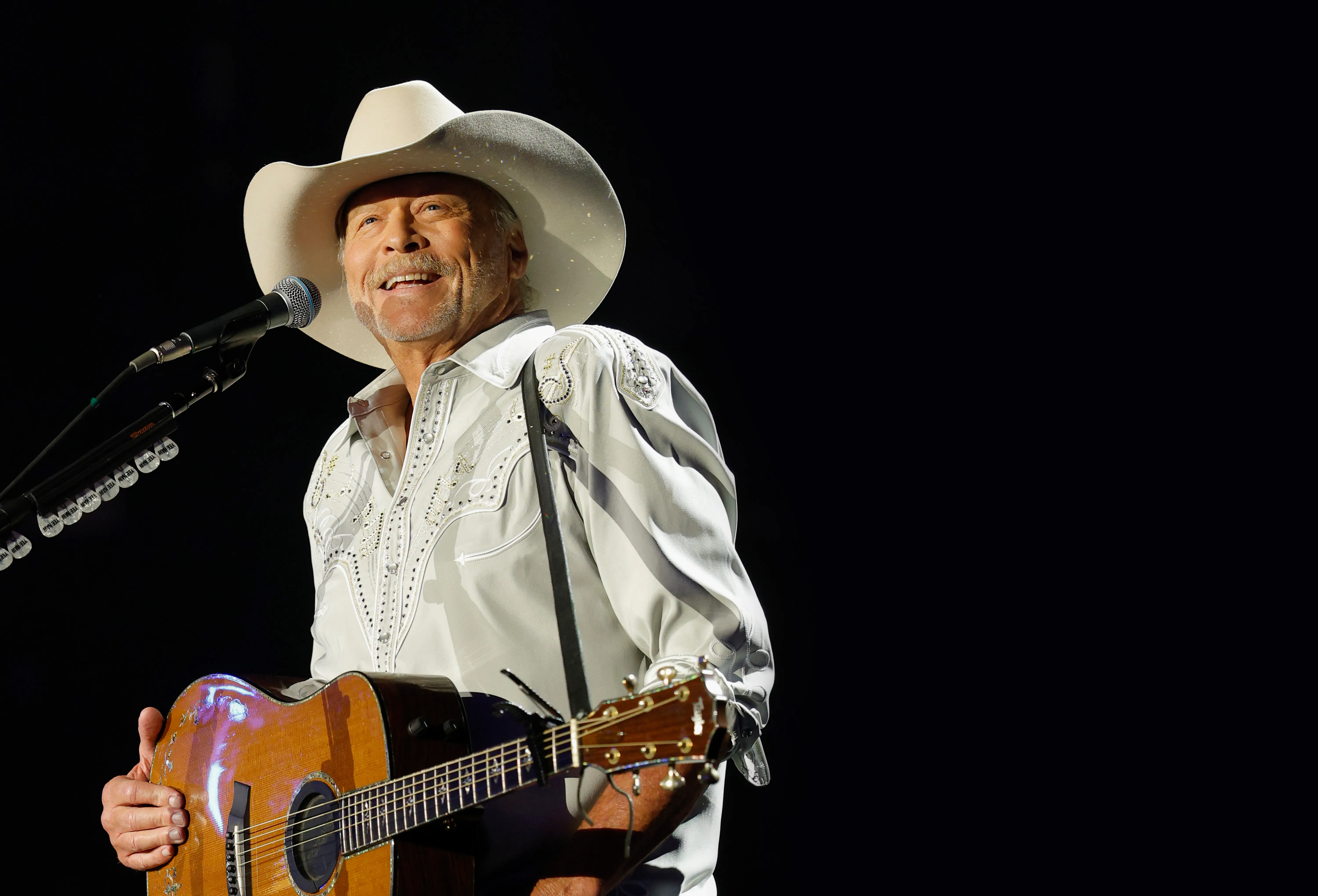 Alan Jackson’s Farewell Concert Sets December Release on NBC