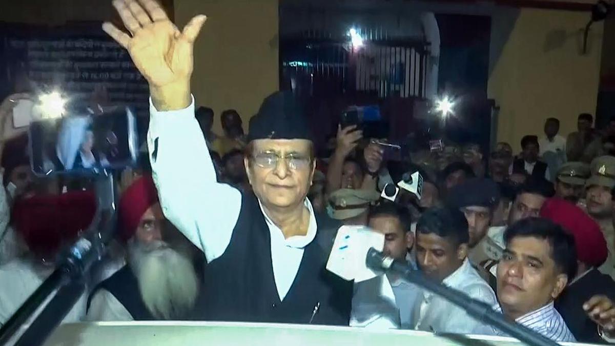 Enforcement Directorate Detains Samajwadi Party Leader Azam Khan Outside Rampur Jail Hours After Bail