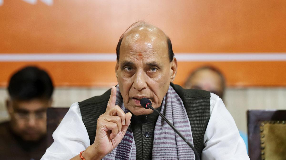 Defense Minister Rajnath Singh Condemns Congress Chief Mallikarjun Kharge Over Controversial Prime Minister Remark in Patna