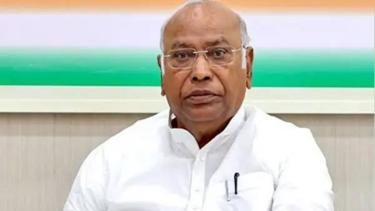 INDIA Bloc Demands Resignation of Gyanesh Kumar Amid Escalating Political Confrontation Over Electoral Roll Controversies