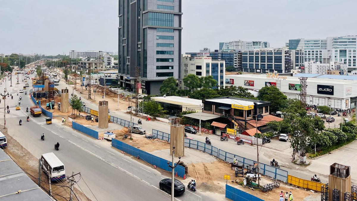 Cyberabad Extends IIIT Hyderabad Junction Traffic Diversions for Three More Months