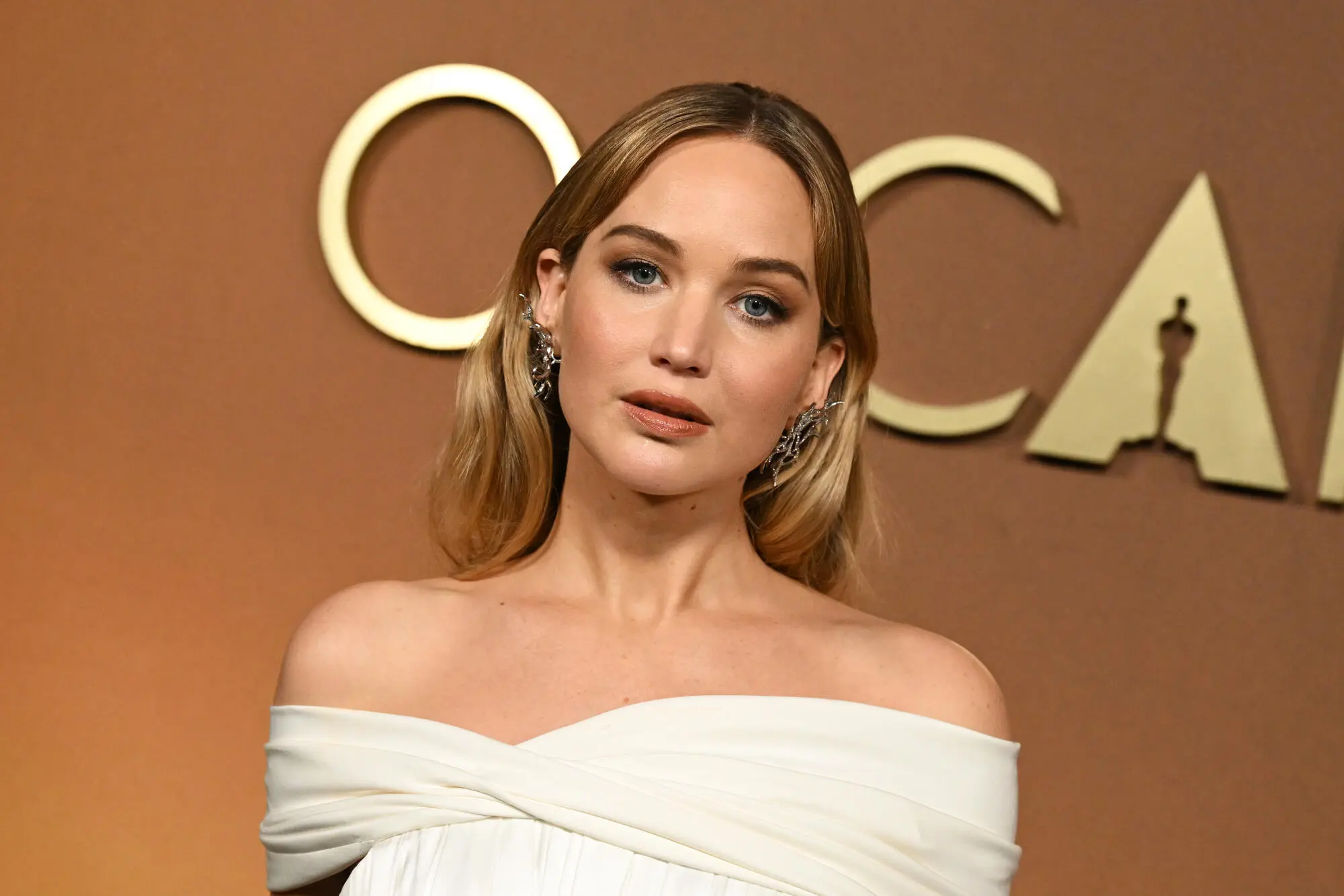 Jennifer Lawrence Exposes Unauthorized Crew Presence During Vulnerable On-Set Nude Scene