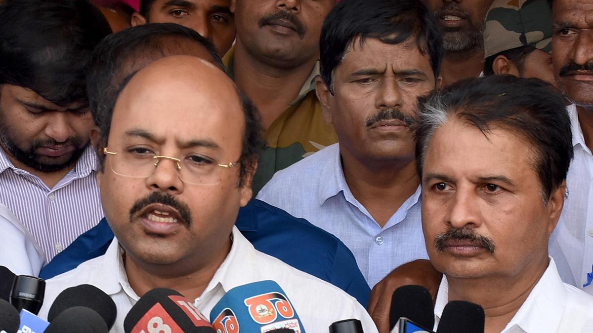 Karnataka Government Dismisses Royal Family's Dasara Suggestion, Reasserts Authority Over Palace Grounds