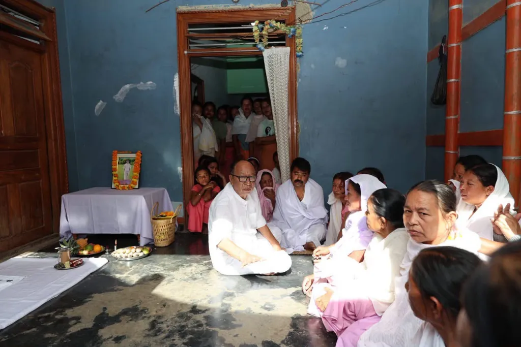 Manipur CM visits bereaved family, appeals for peace