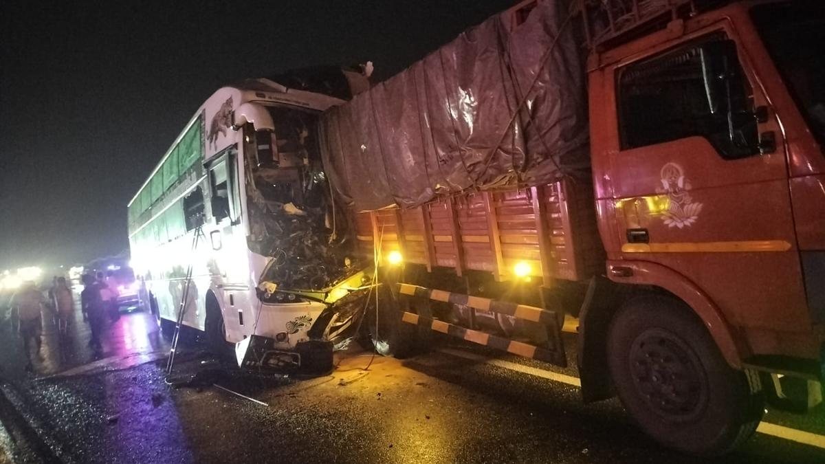 Tragic Highway Crash in Tiruchi Leaves Cleaner Dead and Over 40 Passengers Injured