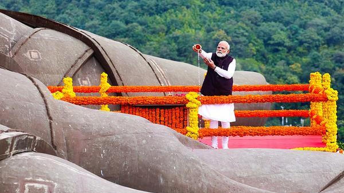 Prime Minister Modi Honors Sardar Vallabhbhai Patel at Statue of Unity on National Unity Day
