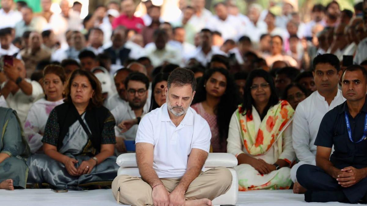 Rahul and Priyanka Gandhi Honor Indira Gandhi on Solemn Death Anniversary