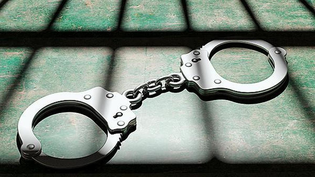 Remand prisoner who escaped with handcuffs near Viyyur jail arrested