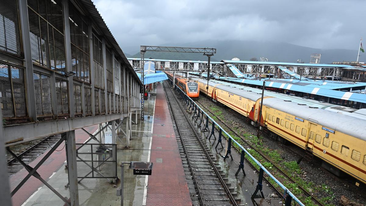 SCR cancels daily express trains towards Visakhapatnam as Cyclone Arnab intensifies