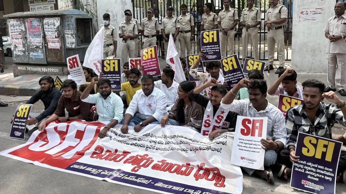 SFI stages protest demanding certificate verification of contract lecturers