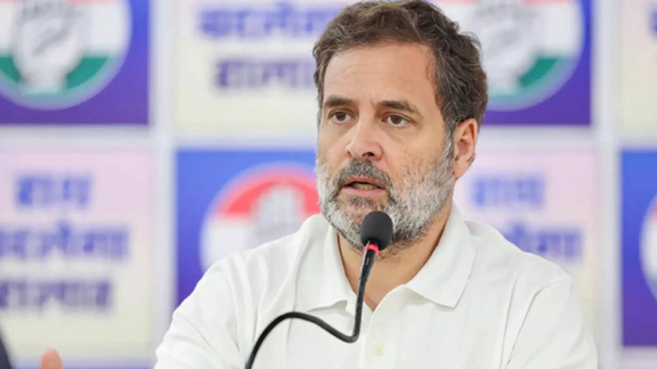 Rahul Gandhi Tells Traders PM Modi Can End Protests Instantly by Dismissing Chief Election Commissioner