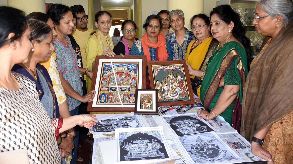 Traditional Mysore painting workshop begins at IGRMS