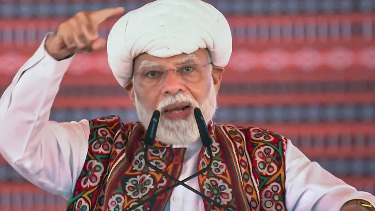 PM Modi Pledges Lifelong Public Service During High-Stakes Address in Gujarat